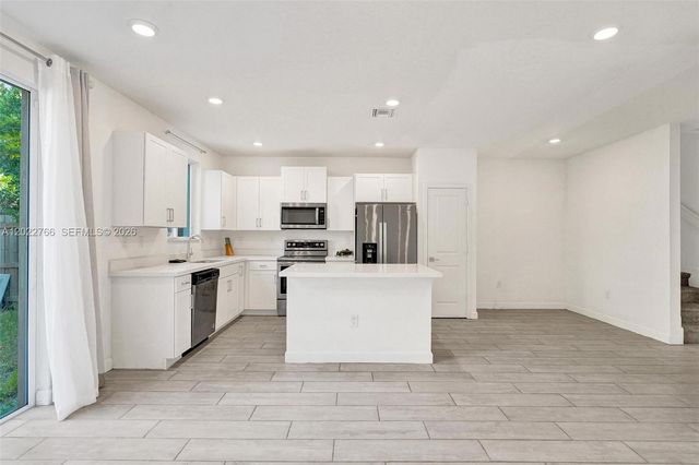 2430 SE 10th Ct, Homestead, FL 33035