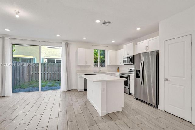 2430 SE 10th Ct, Homestead, FL 33035