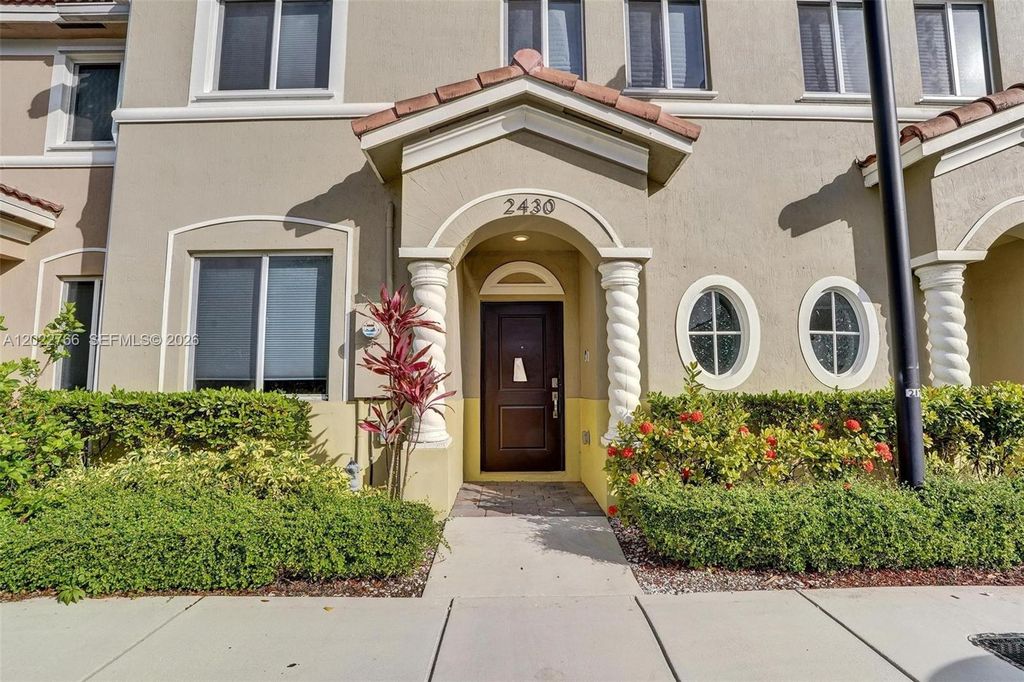 2430 SE 10th Ct, Homestead, FL 33035