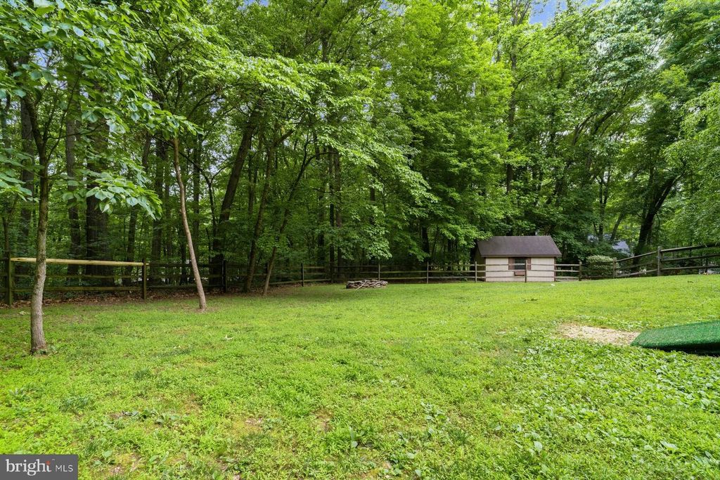 Image 4 of property listing at 3788 ROOP RD, New Windsor, MD 21776