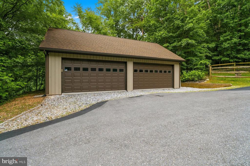 Image 5 of property listing at 3788 ROOP RD, New Windsor, MD 21776