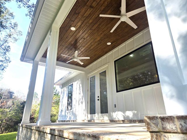 5806 Highland Lake Dr, Milton, FL 32583