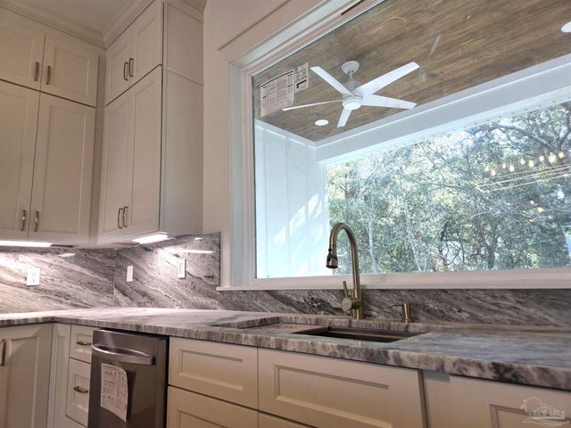 5806 Highland Lake Dr, Milton, FL 32583