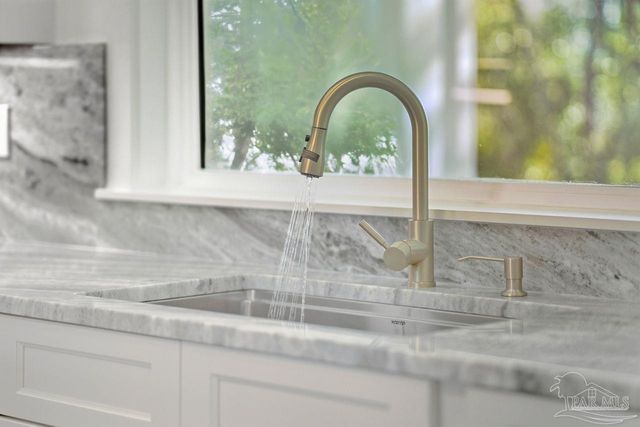 5806 Highland Lake Dr, Milton, FL 32583