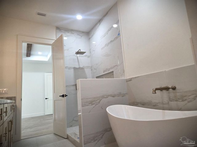 5806 Highland Lake Dr, Milton, FL 32583