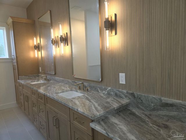 5806 Highland Lake Dr, Milton, FL 32583