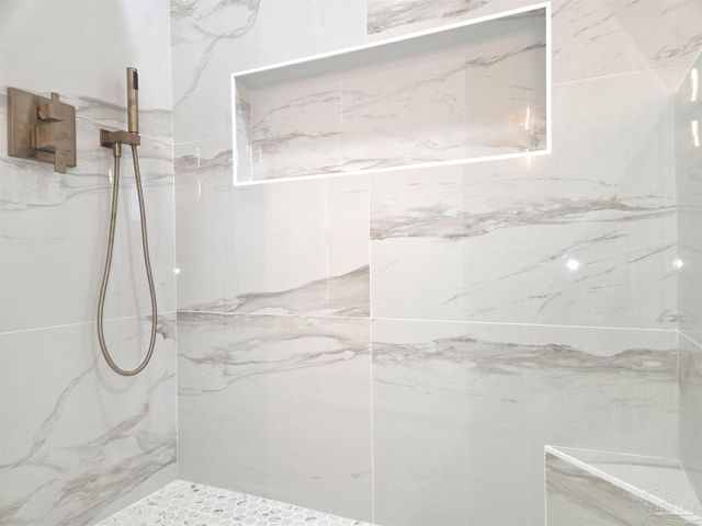 5806 Highland Lake Dr, Milton, FL 32583