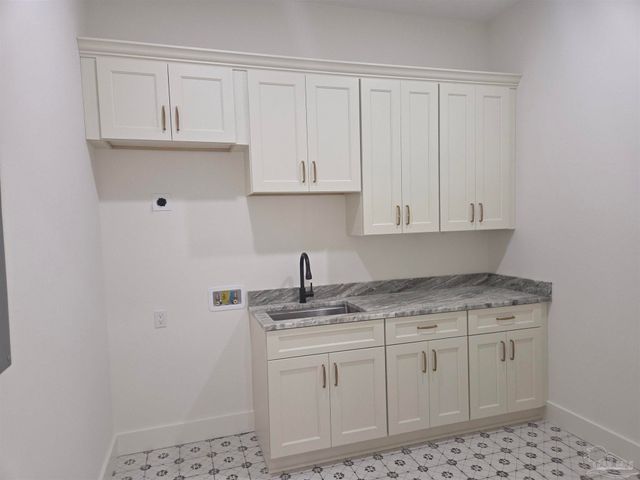 5806 Highland Lake Dr, Milton, FL 32583