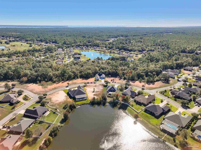 5806 Highland Lake Dr, Milton, FL 32583