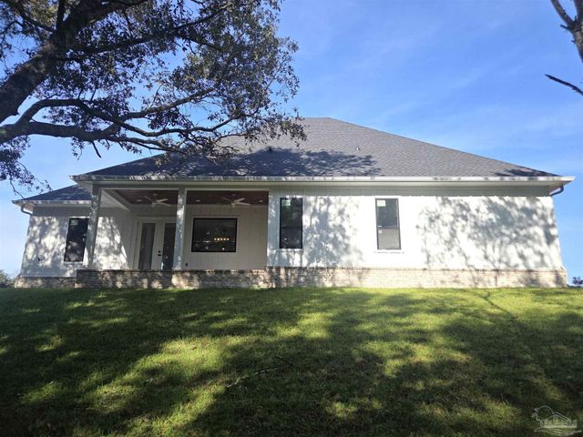 5806 Highland Lake Dr, Milton, FL 32583