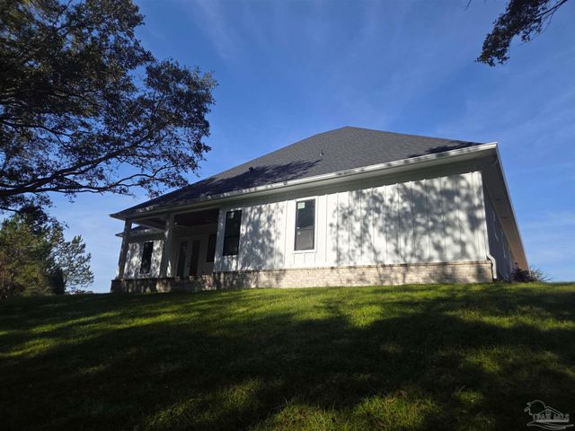 5806 Highland Lake Dr, Milton, FL 32583