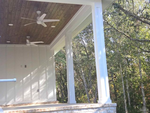 5806 Highland Lake Dr, Milton, FL 32583