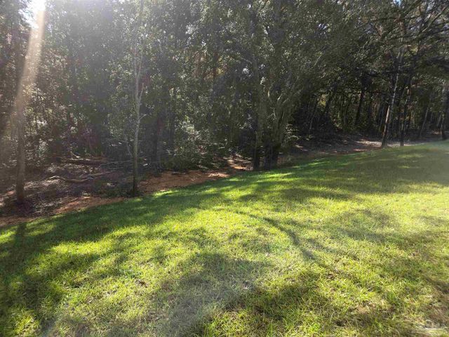 5806 Highland Lake Dr, Milton, FL 32583