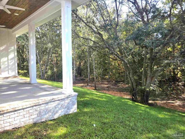 5806 Highland Lake Dr, Milton, FL 32583