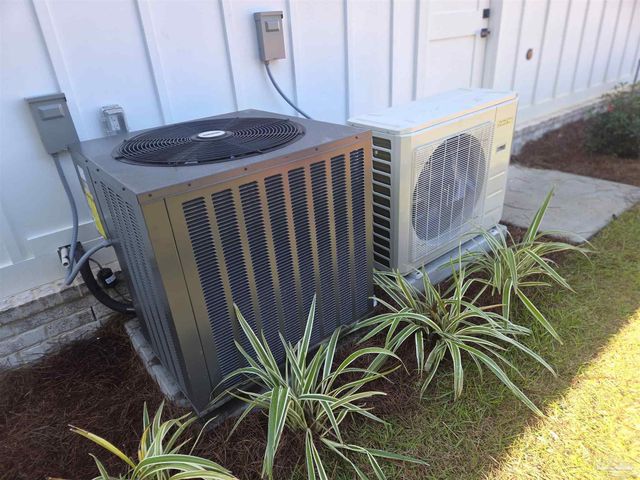 5806 Highland Lake Dr, Milton, FL 32583