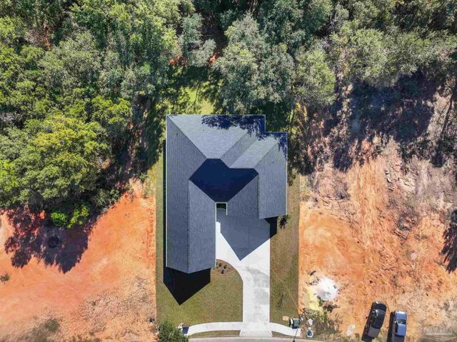 5806 Highland Lake Dr, Milton, FL 32583