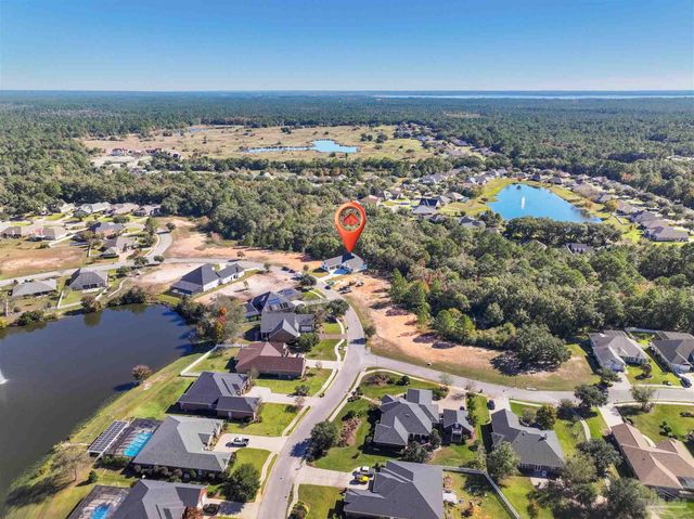 5806 Highland Lake Dr, Milton, FL 32583