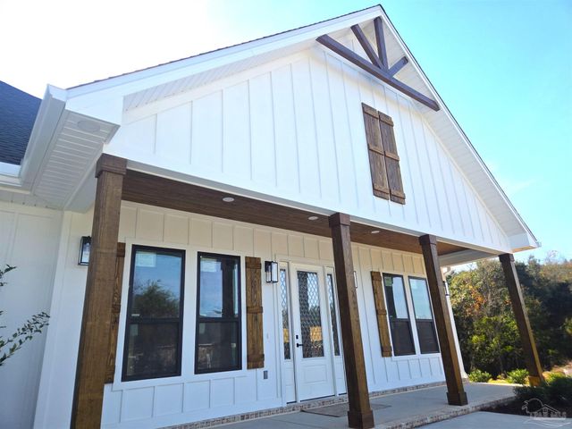 5806 Highland Lake Dr, Milton, FL 32583