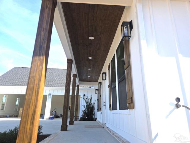 5806 Highland Lake Dr, Milton, FL 32583