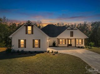5806 Highland Lake Dr, Milton, FL 32583
