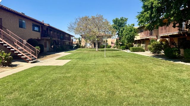 880 Greenfield Avenue, Hanford, CA 93230