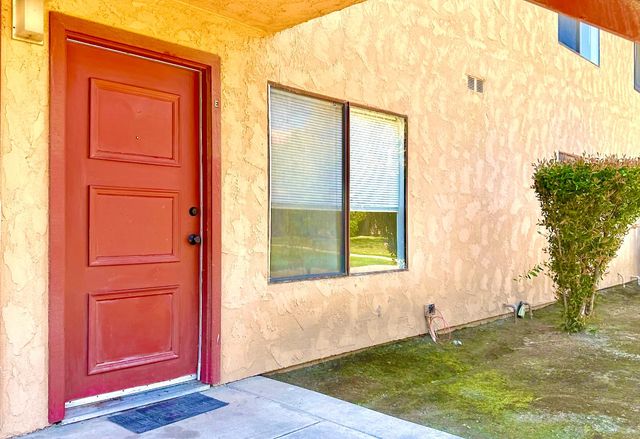 880 Greenfield Avenue, Hanford, CA 93230