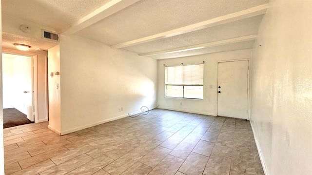 880 Greenfield Avenue, Hanford, CA 93230