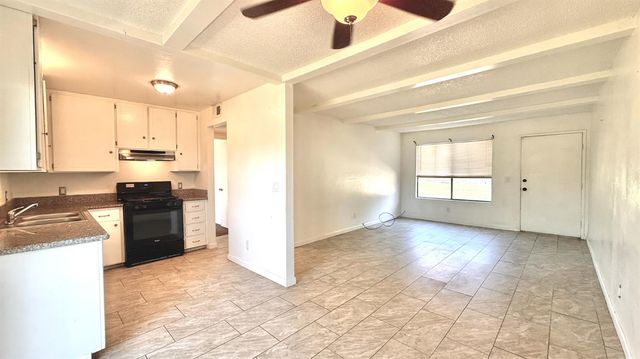 880 Greenfield Avenue, Hanford, CA 93230