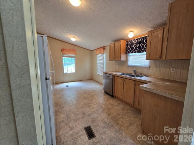 2094 Wilson Road, Asheville, NC 28806