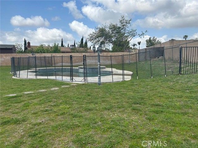 9050 Dumond Drive, Fontana, CA 92335