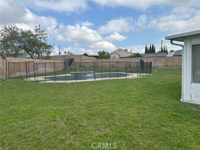 9050 Dumond Drive, Fontana, CA 92335