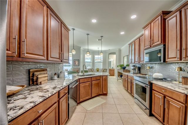 2612 Stonyhill CT, Cape Coral, FL 33991