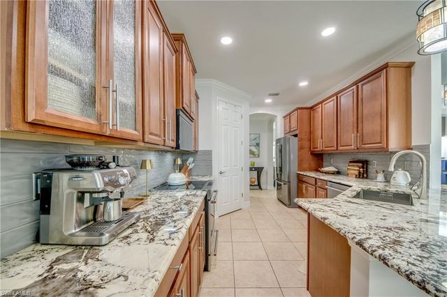 2612 Stonyhill CT, Cape Coral, FL 33991