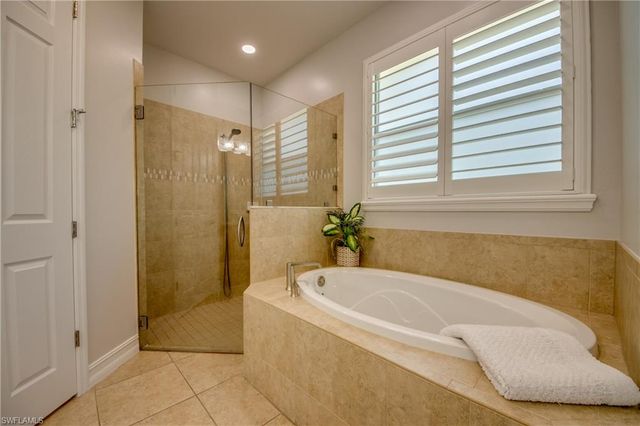 2612 Stonyhill CT, Cape Coral, FL 33991