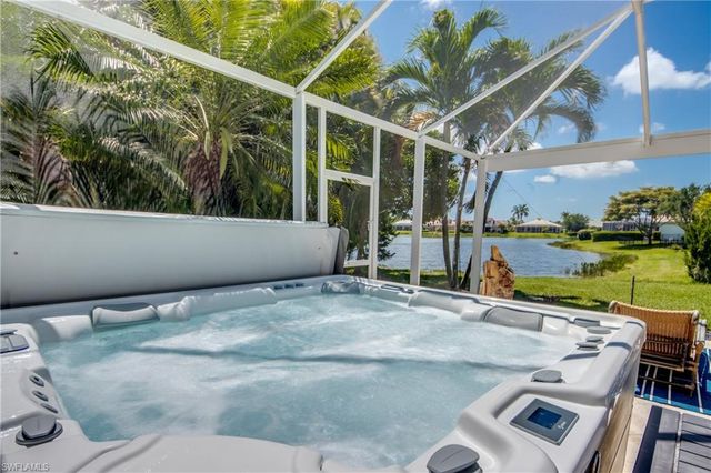 2612 Stonyhill CT, Cape Coral, FL 33991