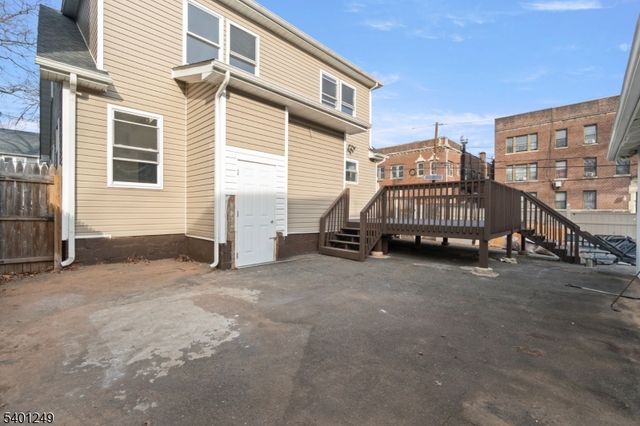 390 Clinton Pl, Newark City, NJ 07112