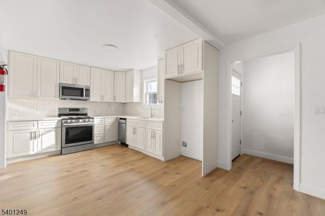 390 Clinton Pl, Newark City, NJ 07112