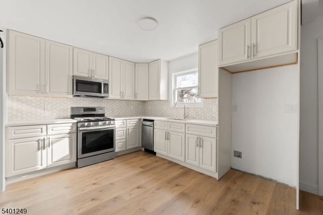 390 Clinton Pl, Newark City, NJ 07112