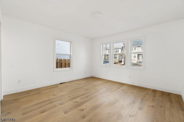 390 Clinton Pl, Newark City, NJ 07112