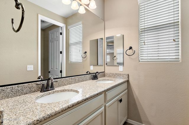 475 E Torrey Pines Place, Chandler, AZ 85249