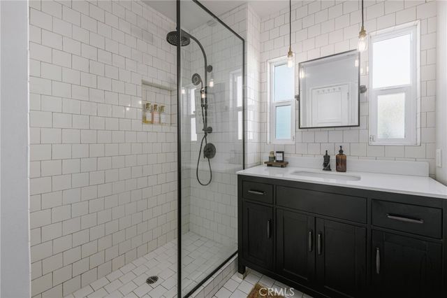 17641 Kittridge, Lake Balboa, CA 91406