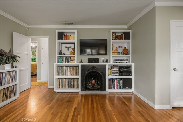 17641 Kittridge, Lake Balboa, CA 91406