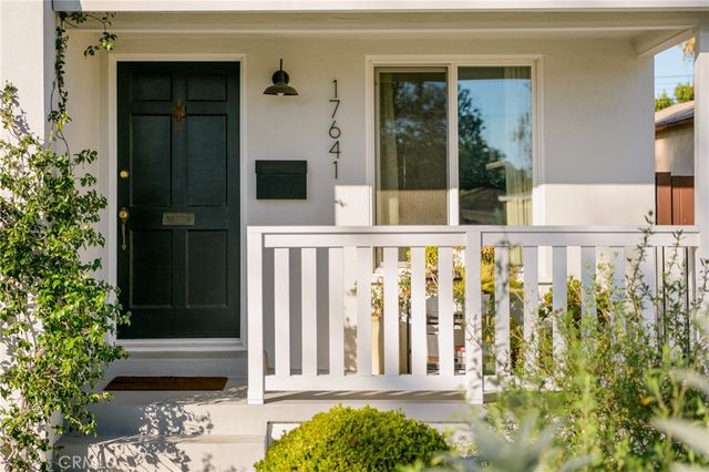 17641 Kittridge, Lake Balboa, CA 91406