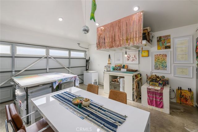 17641 Kittridge, Lake Balboa, CA 91406