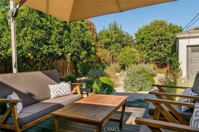 17641 Kittridge, Lake Balboa, CA 91406