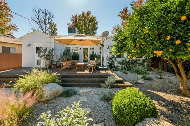 17641 Kittridge, Lake Balboa, CA 91406