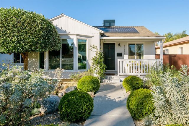 17641 Kittridge, Lake Balboa, CA 91406
