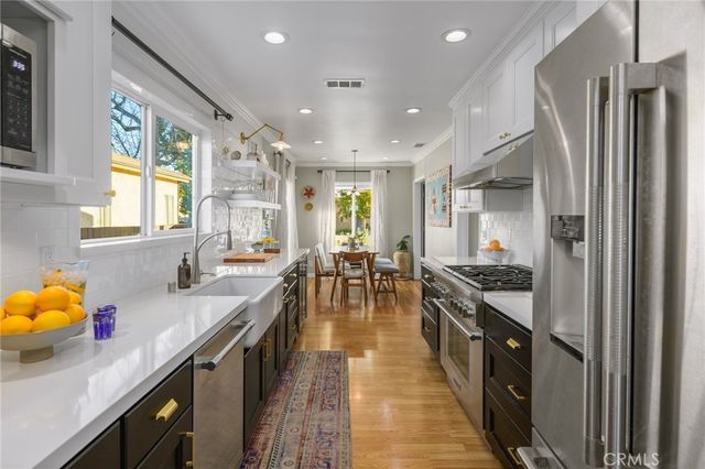 17641 Kittridge, Lake Balboa, CA 91406