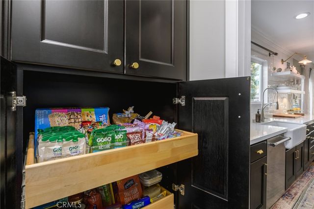 17641 Kittridge, Lake Balboa, CA 91406