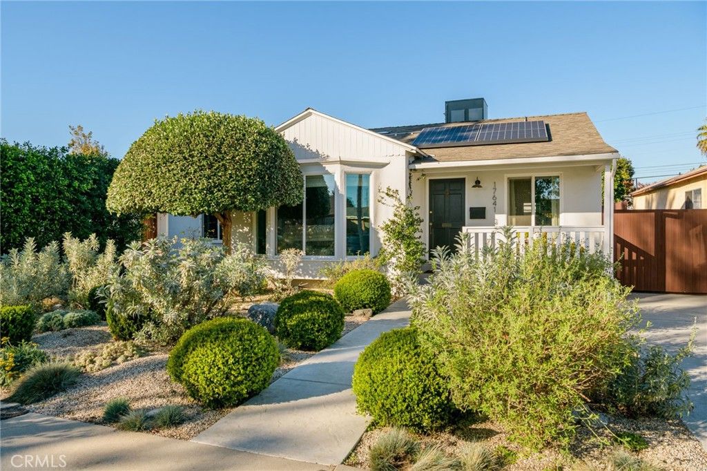 17641 Kittridge, Lake Balboa, CA 91406